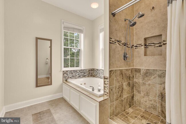Building Photo - 8604 Woodlawn Ct