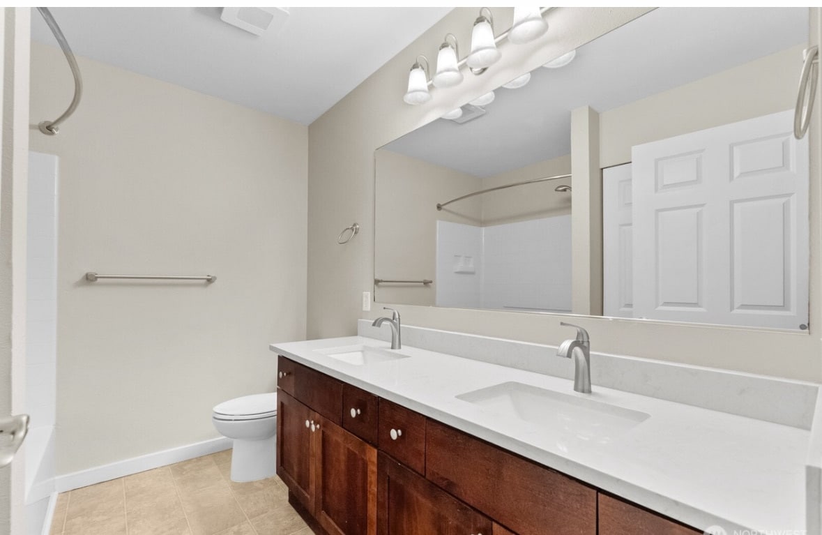 Primary bathroom - 25025 SE Klahanie Blvd