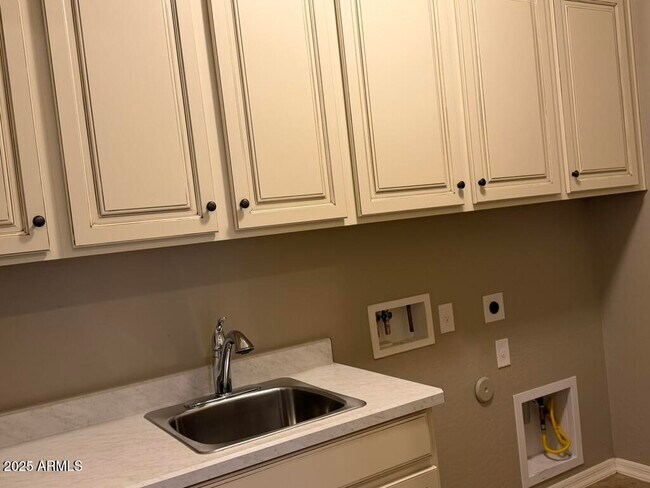 Building Photo - 297 E Kaibab Dr