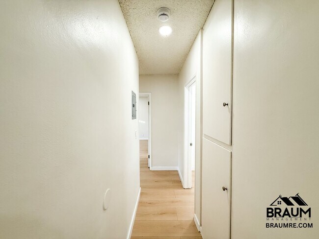 Building Photo - 13115 Oxnard St