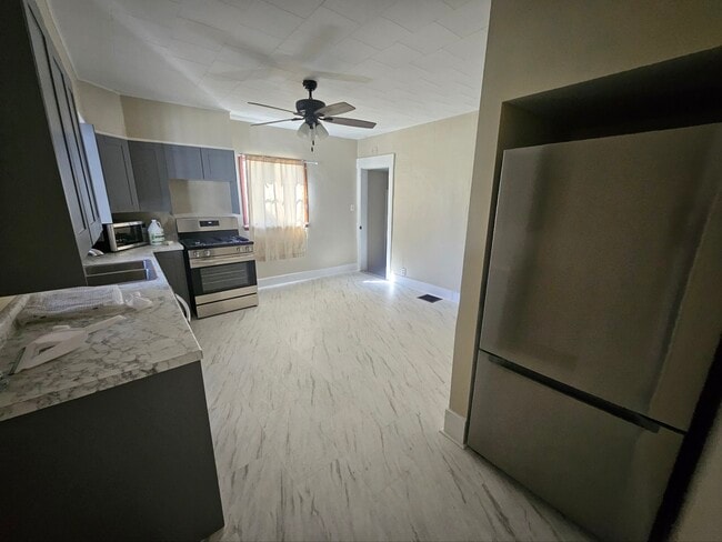 Building Photo - Warren