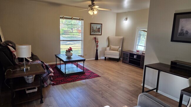 Building Photo - 2910 Wacos Dr