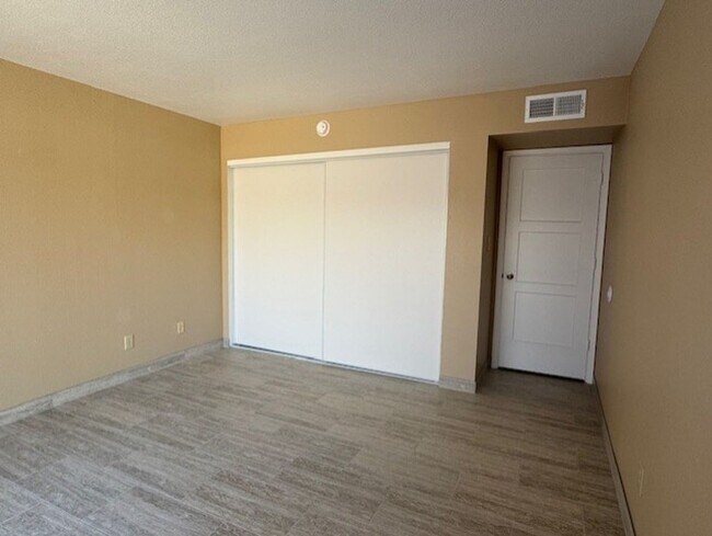 Building Photo - 2 Bedroom*1 Bathroom Patio Home