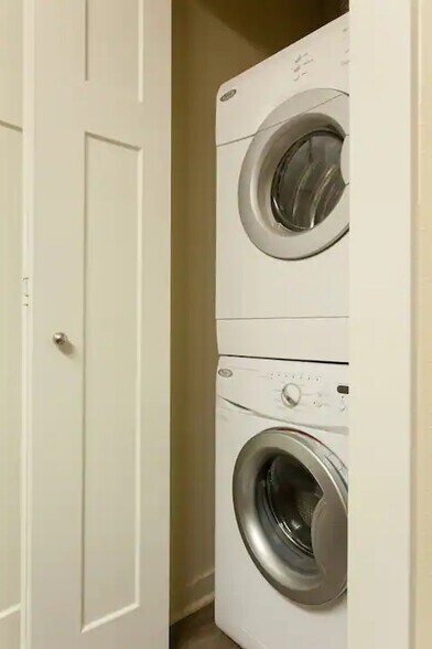 Building Photo - 443 NE GRAHAM ST