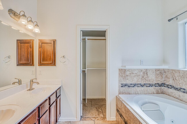 Building Photo - 7701 Maple Landing Court