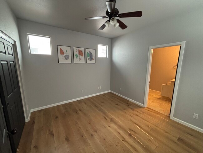 Building Photo - 461 W Flamingo Dr