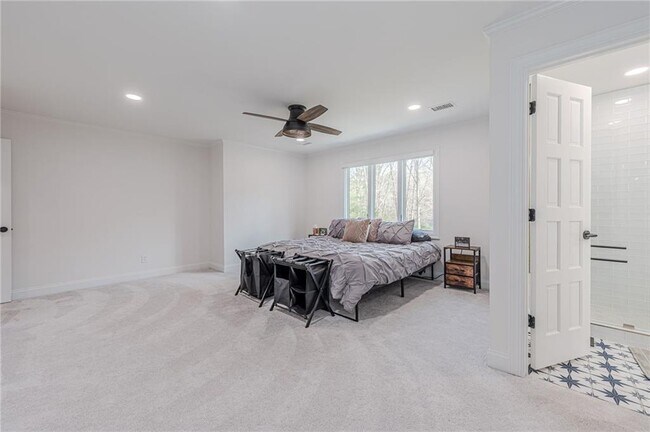 Building Photo - 4562 Columns Dr SE