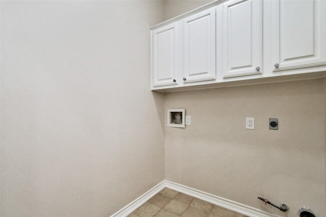 Building Photo - 1506 Forest Home Dr