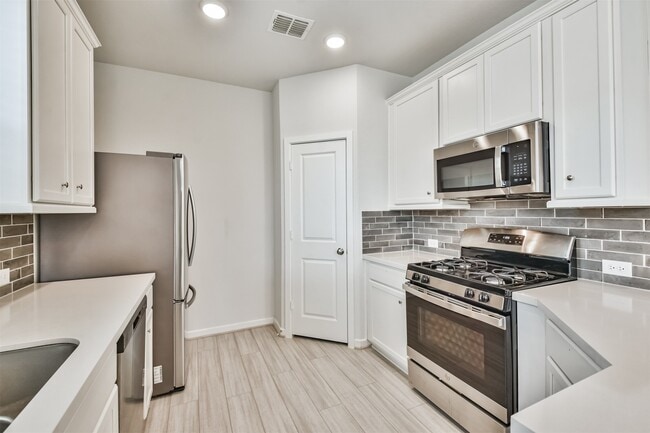 Building Photo - 9123 Eskesen Dr