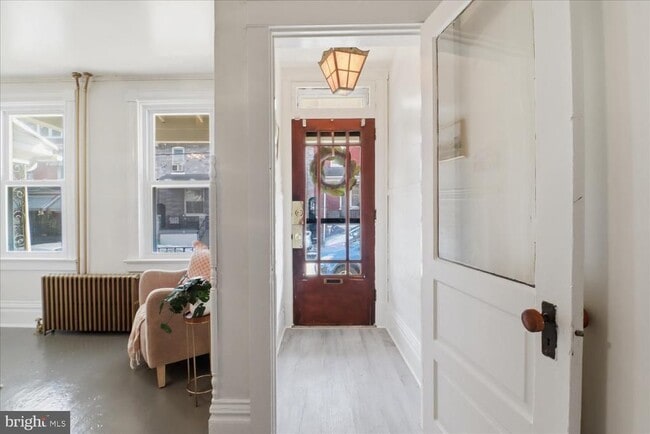 Building Photo - 819 E Marion St