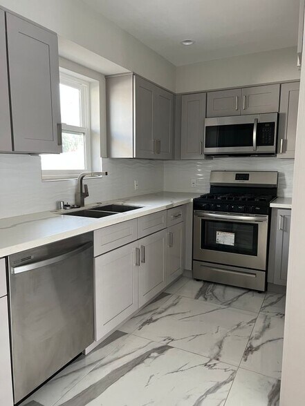 Building Photo - 10324 Mt Gleason Ave