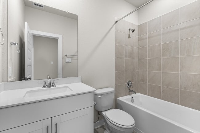 Building Photo - 2213 Bay Breeze Dr