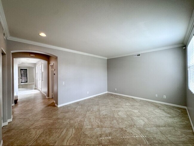 Building Photo - Discover this beautifully upgraded 5 bedro...
