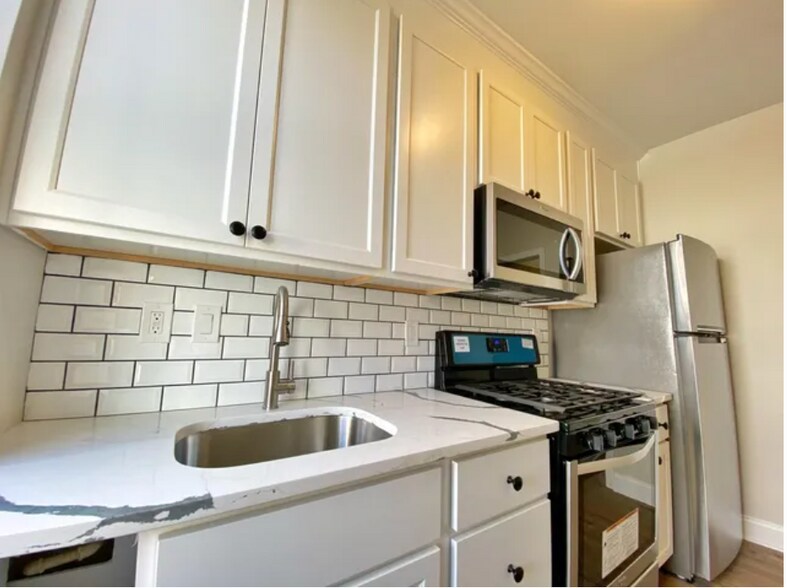 Building Photo - 2308 S 15th St