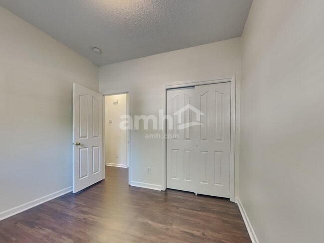 Building Photo - 6043 Shining Oak Ln