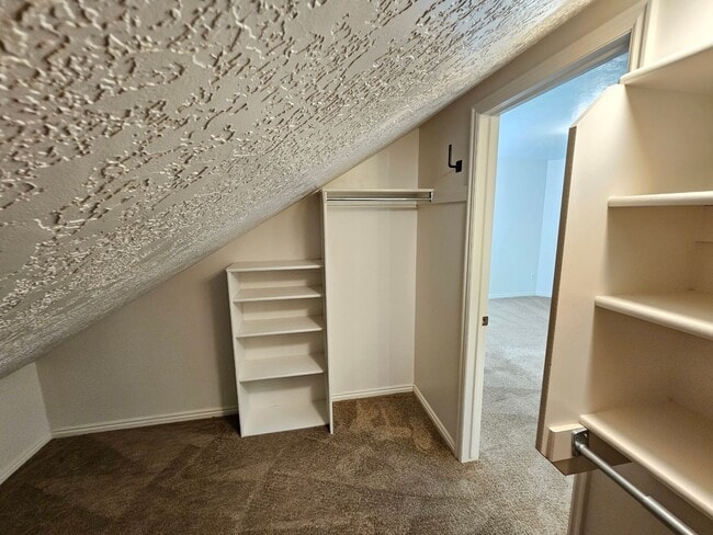Building Photo - Spacious 3 Bd 2.5 Bath Townhouse in Bountiful