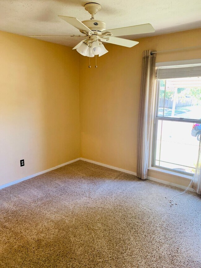Building Photo - Move-In Ready 3-Bedroom in Sought-After Al...