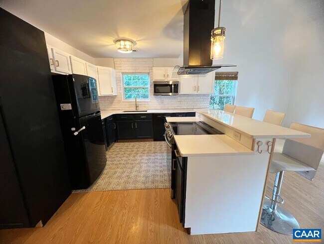 Building Photo - 123 Danbury Ct
