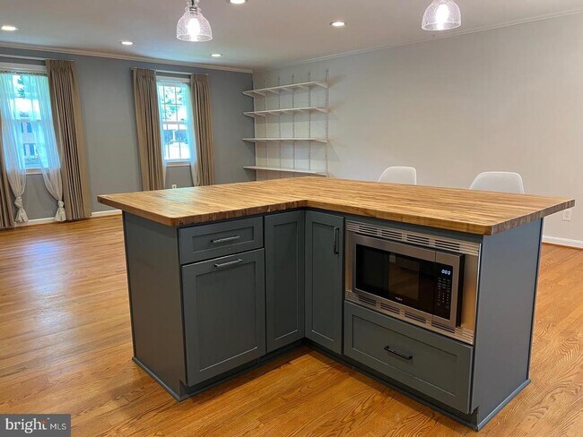 Building Photo - 8711 Braeburn Dr