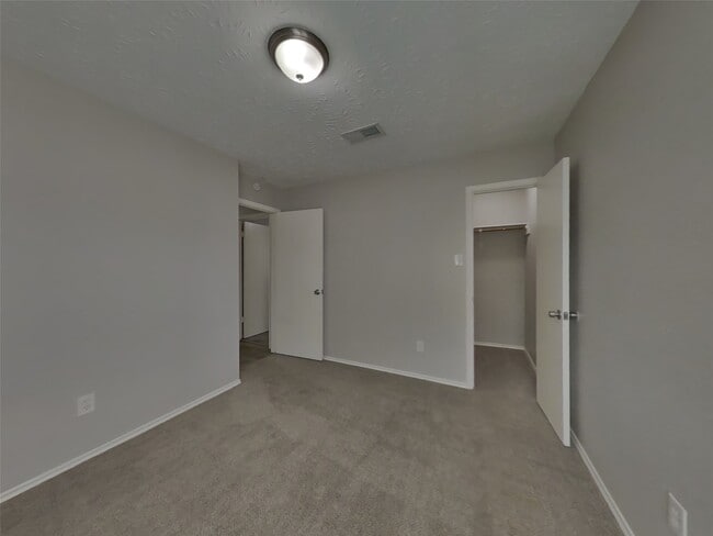 Building Photo - 15243 Bedford Glen Dr