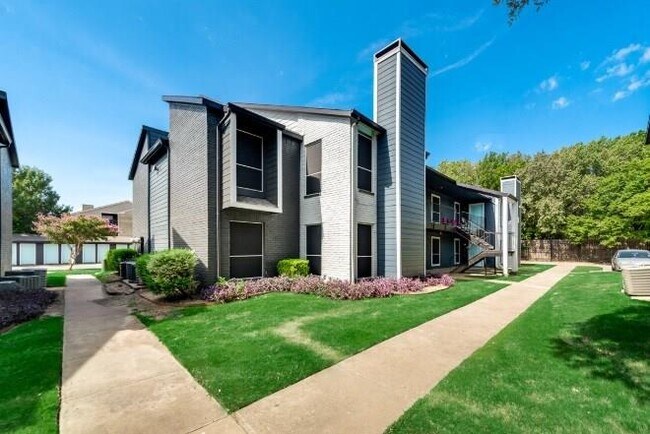 Building Photo - 9666 Scyene Rd