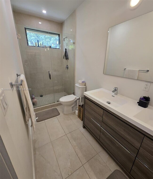 Building Photo - 5503 W Oak Wy