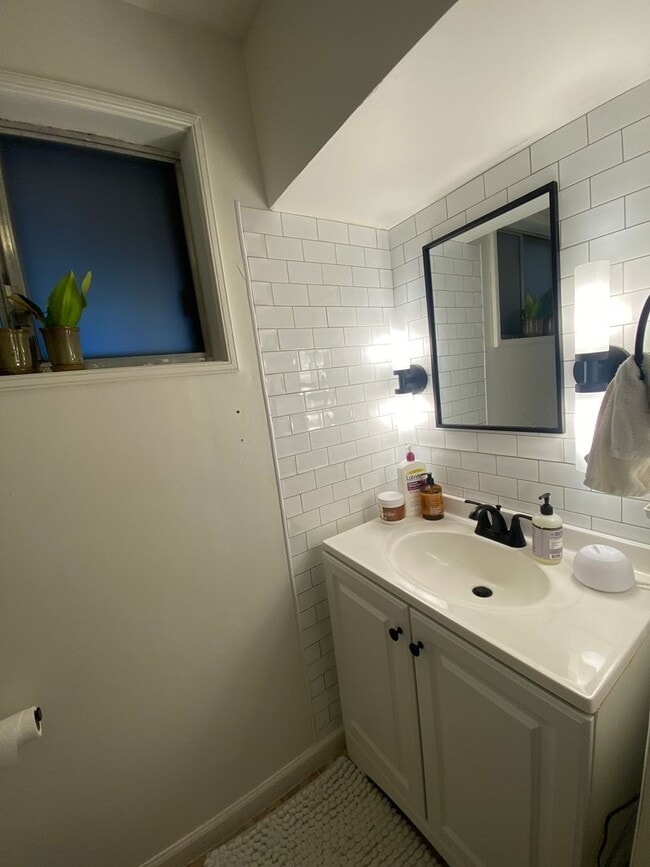 Building Photo - 1 Bedroom, 1 Bath + Bonus space | Hood River