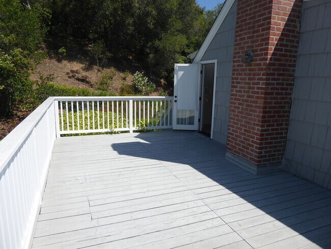 Building Photo - SPACIOUS AND SECLUDED THREE BED / TWO BATH...
