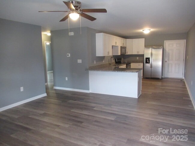 Building Photo - 143 Glen-Gar Dr