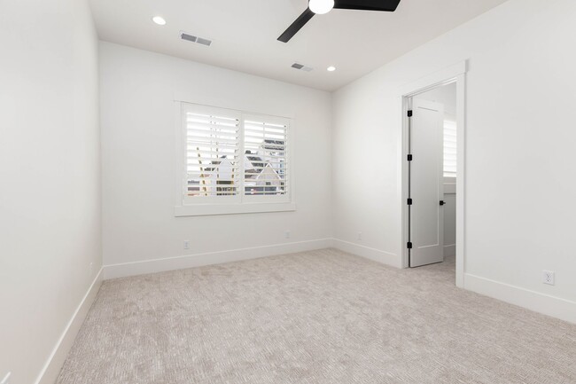 Building Photo - Beautiful single story with 4 bedrooms close to Crimson High School