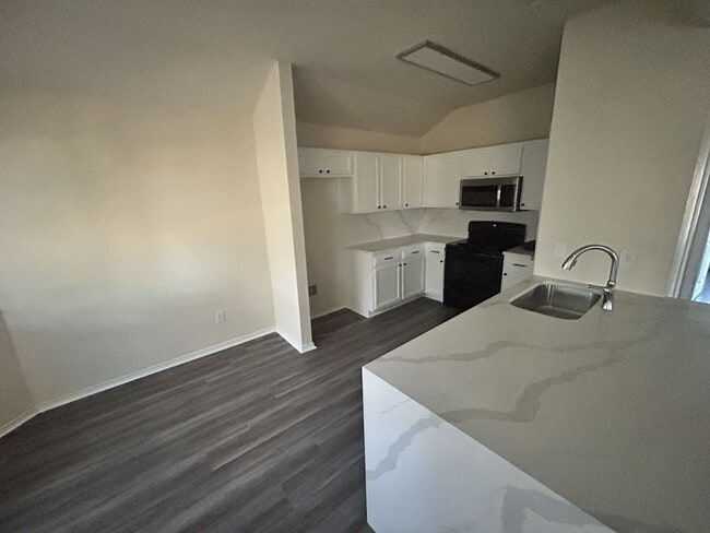 Building Photo - 5106 Glennwood Dr