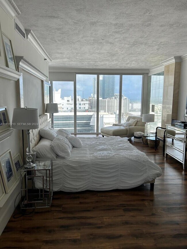 Building Photo - 100 Lincoln Rd