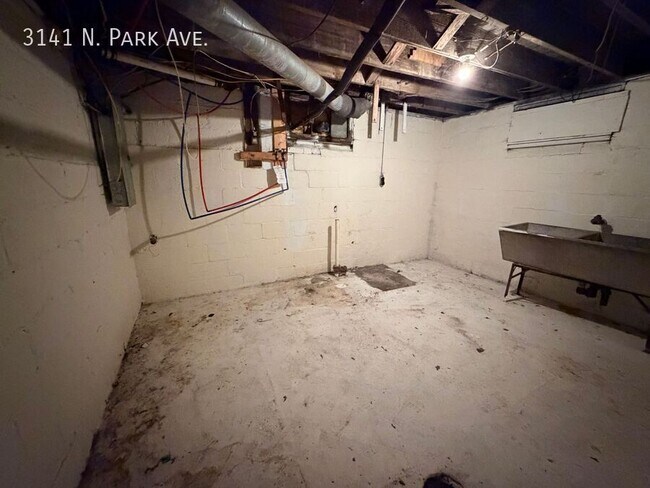 Building Photo - 3141 N Park Ave