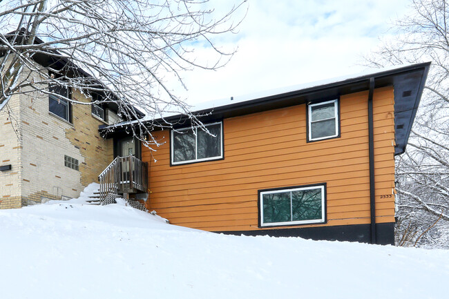 Building Photo - 2533 Lynner Dr