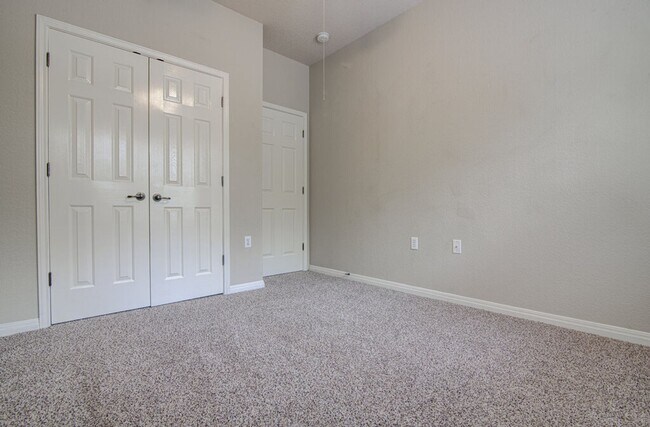 Building Photo - 1702 Singleton Ave