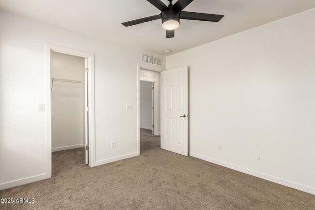 Building Photo - 479 E Dragon Springs Dr