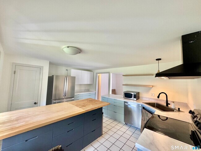 Building Photo - 14 Bower Rd