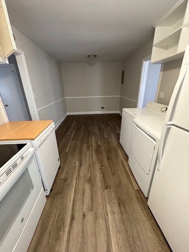 Building Photo - 403A Smith