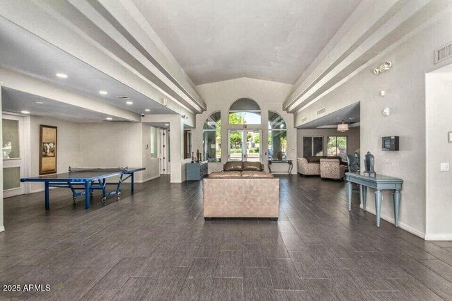 Building Photo - Charming 1 Bed 1 Bath Lower Level condo ++ Community Pool/SPA++Fitness Room