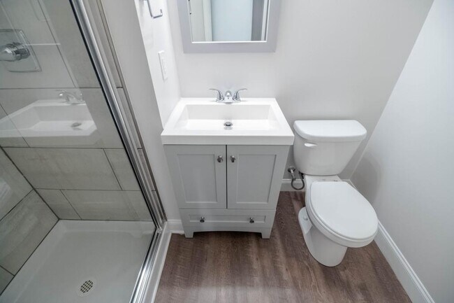 Building Photo - 806 Benninghaus Rd