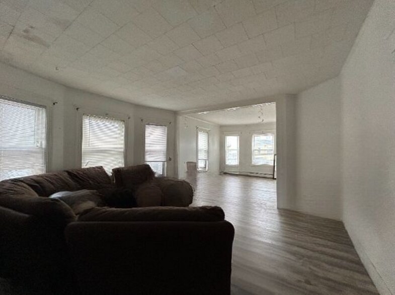 Building Photo - 93 Andover St