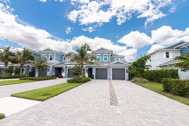 Building Photo - Luxury Naples 2-Bed Home Minutes to Downtown & Beaches | Resort-Style Amenities