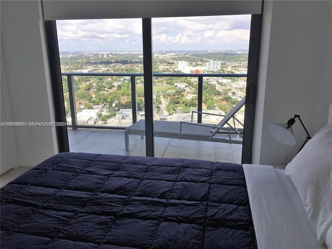 Building Photo - 121 NE 34th St