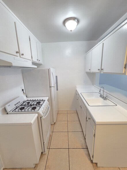 Building Photo - 4660 Kester Ave