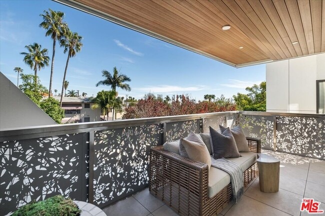 Building Photo - 1257 N Sweetzer Ave