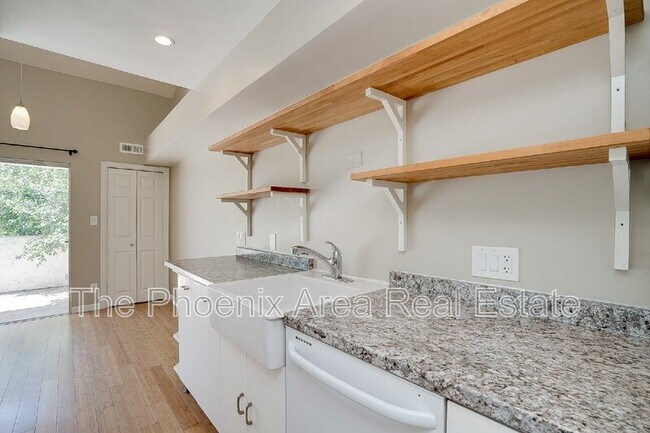 Building Photo - 1143 E Sandpiper Dr