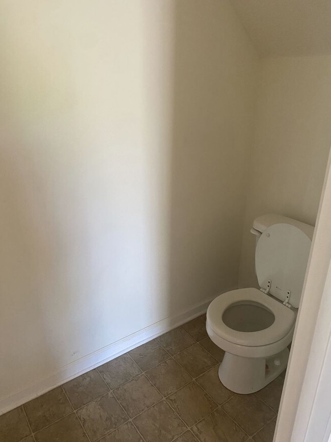 Building Photo - WOW!!! 4 Bedrooms 3.5 Bathrooms FOR RENT