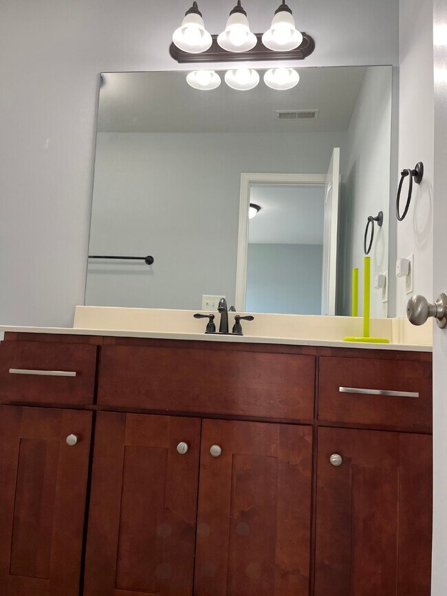 Building Photo - 6050 Sanmar Dr