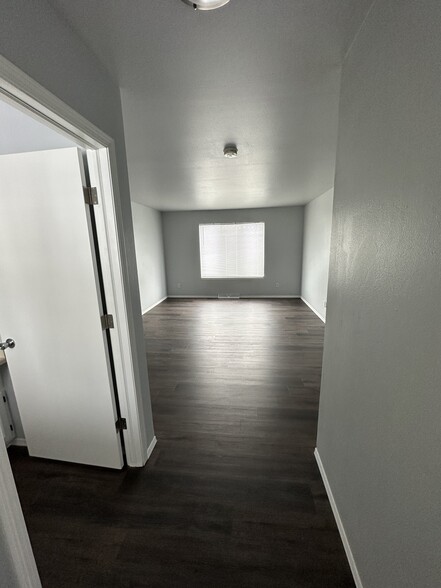 View from the entrance to the living room and half bathroom to the left - 1505 Glacier Hill Dr