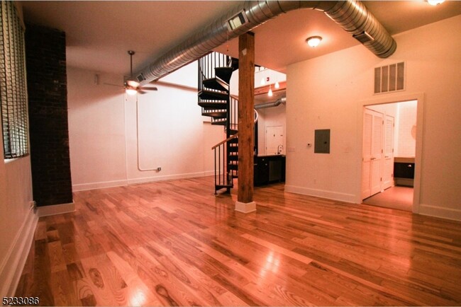 Building Photo - 988 Johnson Pl